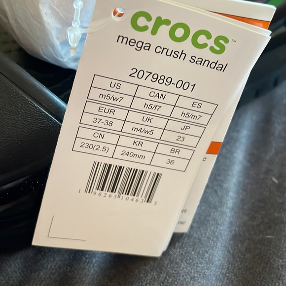 Crocs Mega Crush Sandal black w7/m5 NWT - Picture 4 of 4